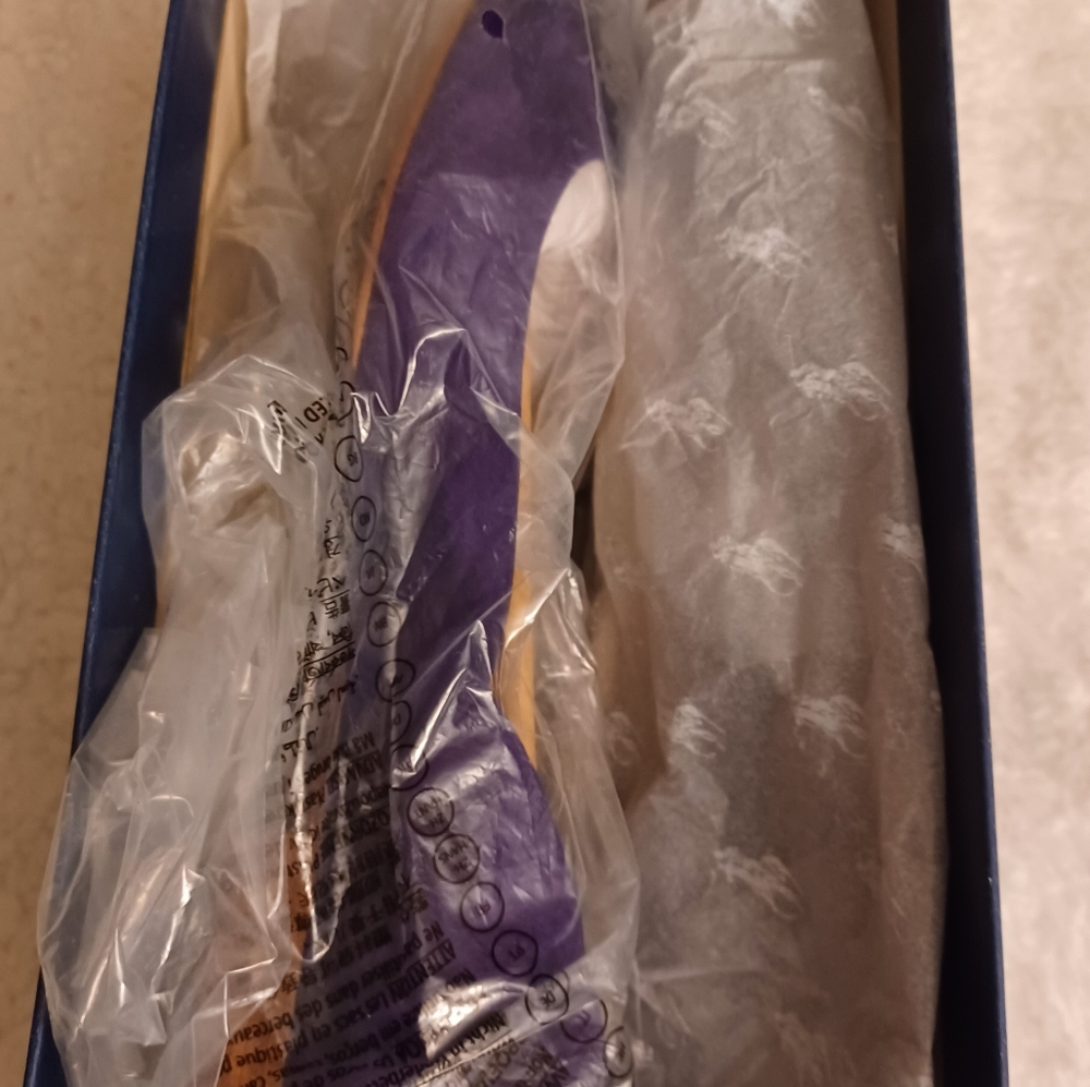 Shoes - Picture 5 of 8